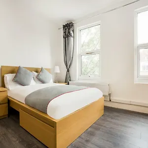 The Broadway - London Heathrow 2* Southall